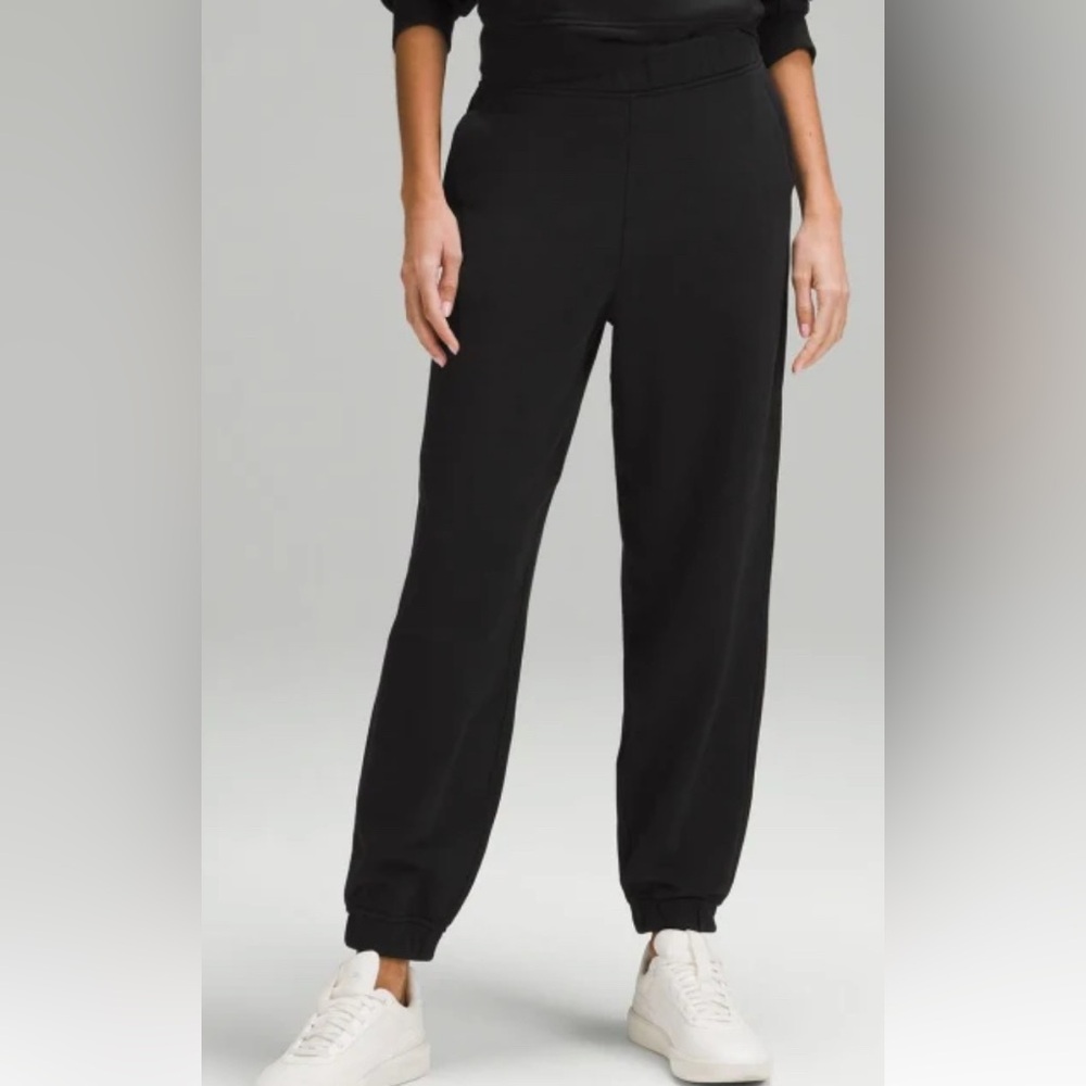 Lululemon Relaxed High Rise Jogger|Size 4|Black|